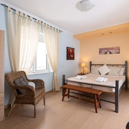 Rhodes Garden Retreat בית נופש